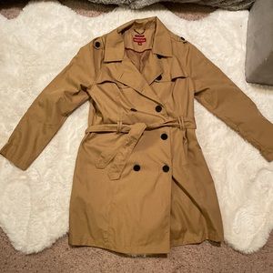 Tan Trench Coat 🧥 Gently Used